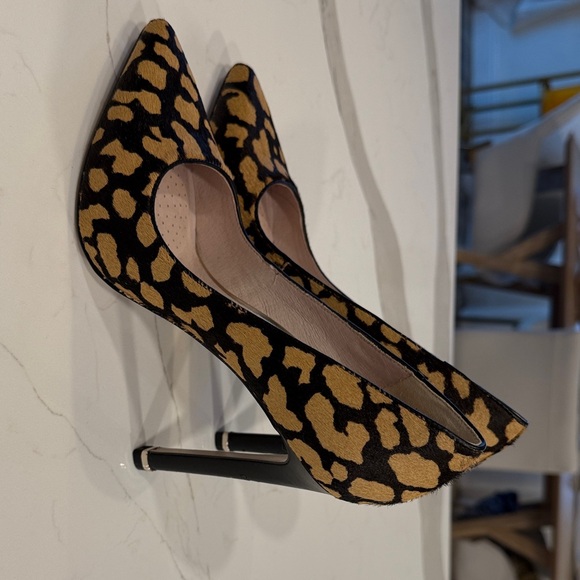 Kenneth Cole Black and Tan Patterned Heels - Picture 4 of 5